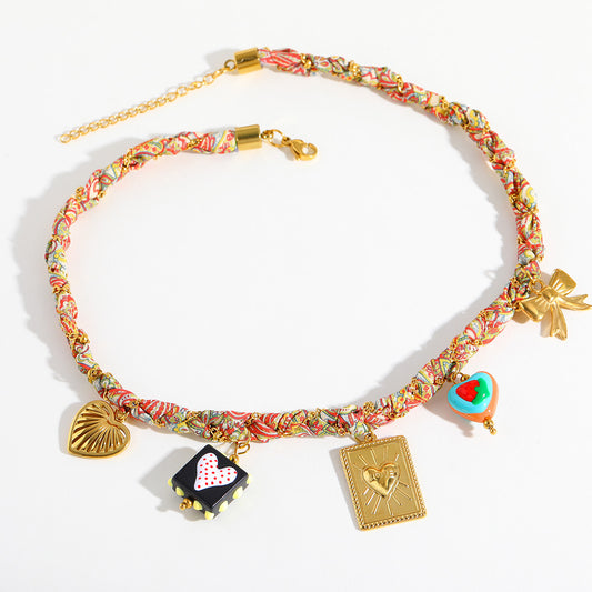 Collar vintage tela y corazones